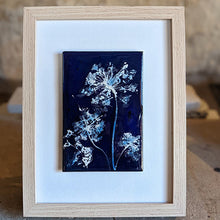 Load image into Gallery viewer, Tableau émaillé bleu de la collection  les végétales colorées
