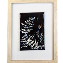 Load image into Gallery viewer, Tableau la  Fougère de la collection les végétales bleues et or . Émaux d&#39;orfèvre vitrifiés sur cuivre
