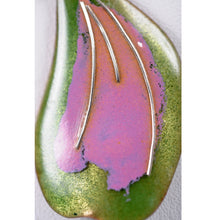 Load image into Gallery viewer, Rose et vert - émaux joailliers sur cuivre - Apprêt argent 925
