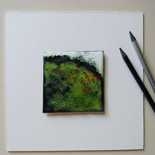 Charger l&#39;image dans la galerie, Présentation de ce tableau d&#39;artisan carré d&#39;émail sur cuivre, avec un encadrement blanc, ressortant trés largement les couleurs verte de cette décoration contemporaine.
