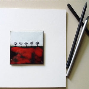 Tableau de décor design posé sur un encadrement blanc. Prédominance de couleur rouge, noir et blanc.