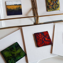 Load image into Gallery viewer, Tableaux émaillés vert, jaune et rouge  contemporain, représentation d&#39; empreintes végétales 
