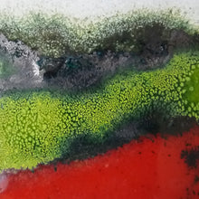 Charger l&#39;image dans la galerie, Objet de décoration mural en émaux joaillier, la pièce est vendu avec un certificat d&#39;authenticité signé par l&#39;artisan d&#39;art Anne de La Forge. La pièce convient pour un accrochage murale.
