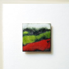Charger l&#39;image dans la galerie, Présentation dans un encadrement blanc du tableau décoratif carré en émail sur plaque de cuivre.
