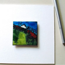Load image into Gallery viewer, Décoration murale carré composée d&#39;émaux joailliers sur cuivre, mélange de couleurs la maison sur la coline : blanc, rouge, bleu et camaieu de verts.
