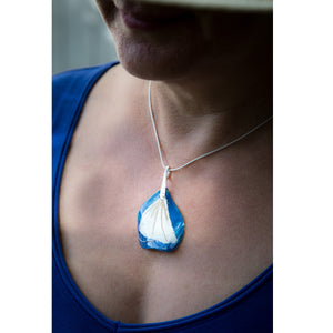 Pendentif et sa chaîne en argent -Émaux de joaillier Bleu et blanc