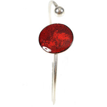 Load image into Gallery viewer, cabochon émaillé rouge sur  jonc en argent flexible - bracelet Anne de La Forge
