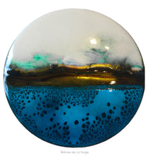 Charger l&#39;image dans la galerie, Objet de déco interieur contemporain, réprésentation d&#39;une mer baignée de soleil. Les couleurs de cette pièce sont, le bleu, l&#39;or et le blanc, évoquant la mer, le soleil et le ciel.
