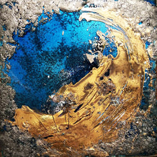 Load image into Gallery viewer, Interpretation contemporaine de l&#39;artiste, pour l&#39;élément &quot;eau&quot; boule d&#39;eau de couleur bleu et l&#39;air en or venant se mélanger au bleu.
