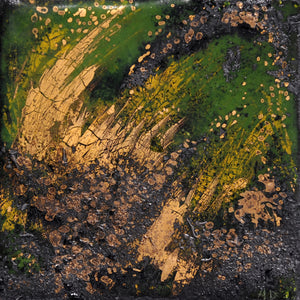 Représentation des graines en or ensemencée sur le sol de couleur vert pour cette création murale sur cuivre en émaux grand feu.