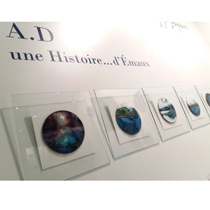 Oeuvres d'art mural en émaux bleu et blanc sur cuivre.